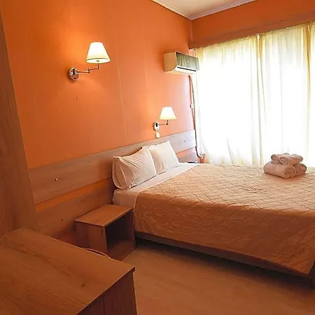 Hotel John's 3*